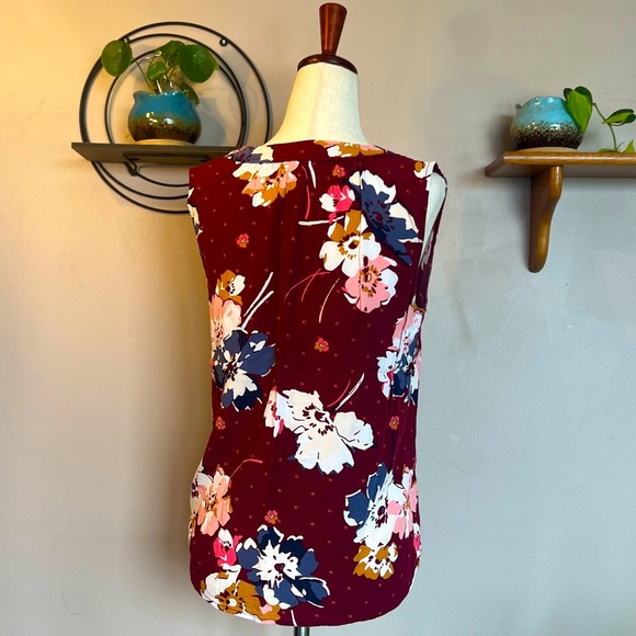 Gap Maroon Floral Shirt Tank Blouse Excellent Used Condition - Picture 3 of 4